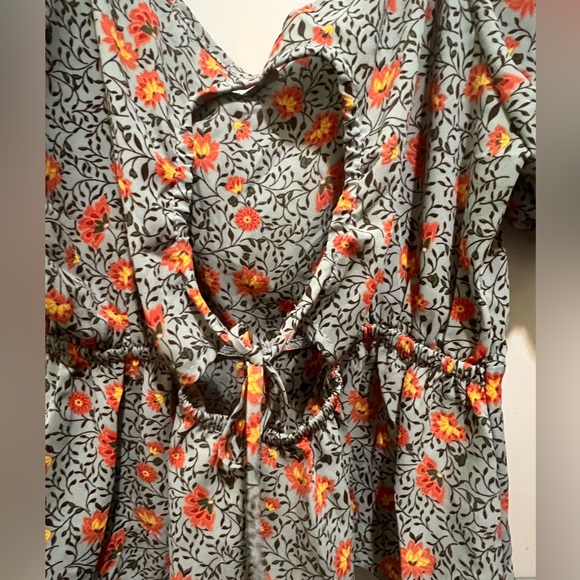 Sienna Sky Floral Crop Top With Open Back - Picture 4 of 10